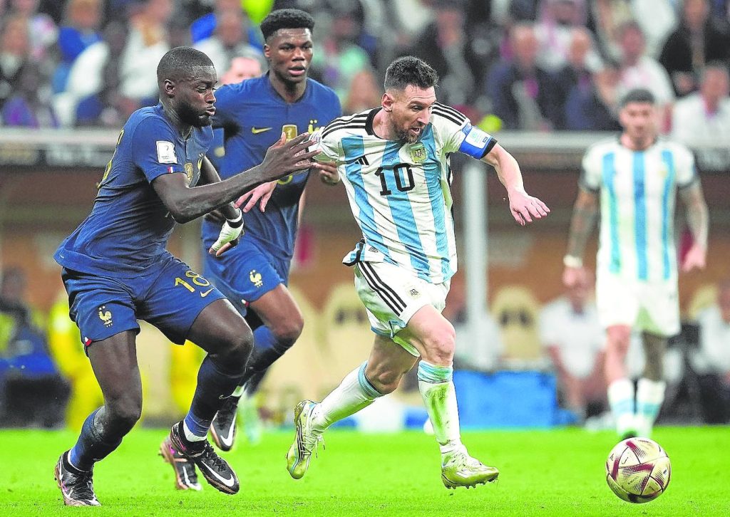 Messi có khả năng giữ thăng bằng tuyệt vời Messi có khả năng giữ thăng bằng tuyệt vời