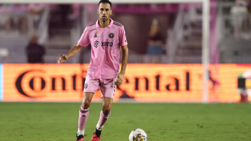 Busquets cũng đã chuyển tới Mỹ chơi bóng