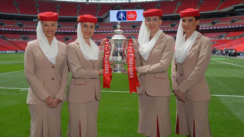 Hãng hàng không Emirates là nhà tài trợ cho Arsenal để xây dựng lên sân vận động này Hãng hàng không Emirates là nhà tài trợ cho Arsenal để xây dựng lên sân vận động này